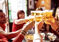 Η απειλή που υποτιμήθηκε: Το καμπανάκι της Heineken στις βρετανικές παμπ για τα φάρμακα κατά της παχυσαρκίας