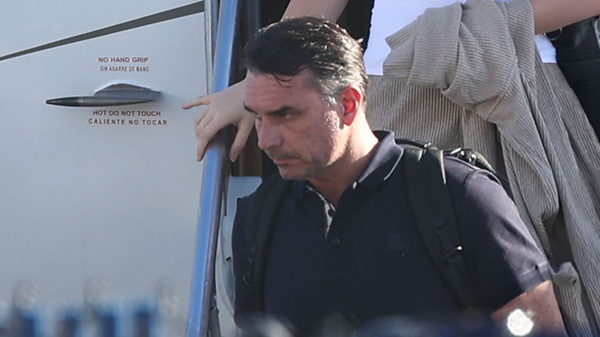 Πώς διέφυγε ο Μπολσονάρου από τη Βραζιλία: Το σχέδιο παραπλάνησης με τα 4 ΙΧ και το τζετ στην Αργεντινή