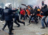 Βρυξέλλες: Χιλιάδες άνθρωποι στους δρόμους κατά της λιτότητας – συγκρούσεις με την αστυνομία