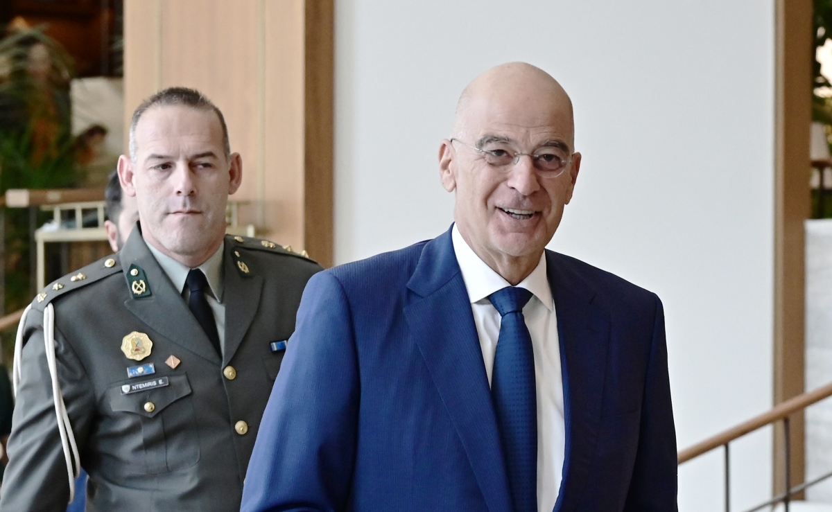 Στο Πεδίο Βολής Κρήτης ο Δένδιας με τον Γερμανό ομόλογό του – Οι αναφορές στην ευρωπαϊκή ενότητα και ασφάλεια