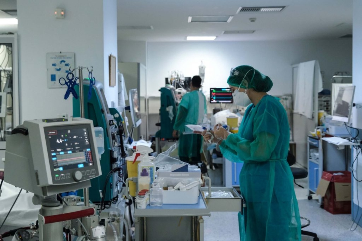 Θεσσαλονίκη: Με κατεβασμένα ρολά βρίσκουν οι ελεγκτές 70 «κόκκινες ιδιωτικές δομές» με εναλλακτικές θεραπείες