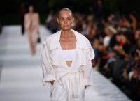Paris Fashion Week: Πέντε μεγάλοι οίκοι αποκαλύπτουν τη μόδα του καλοκαιριού 2027