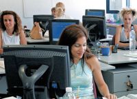 Οι οκτώ κλάδοι με τους υψηλότερους μισθούς στην Ελλάδα και η ξένη γλώσσα που ανεβάζει τις αμοιβές
