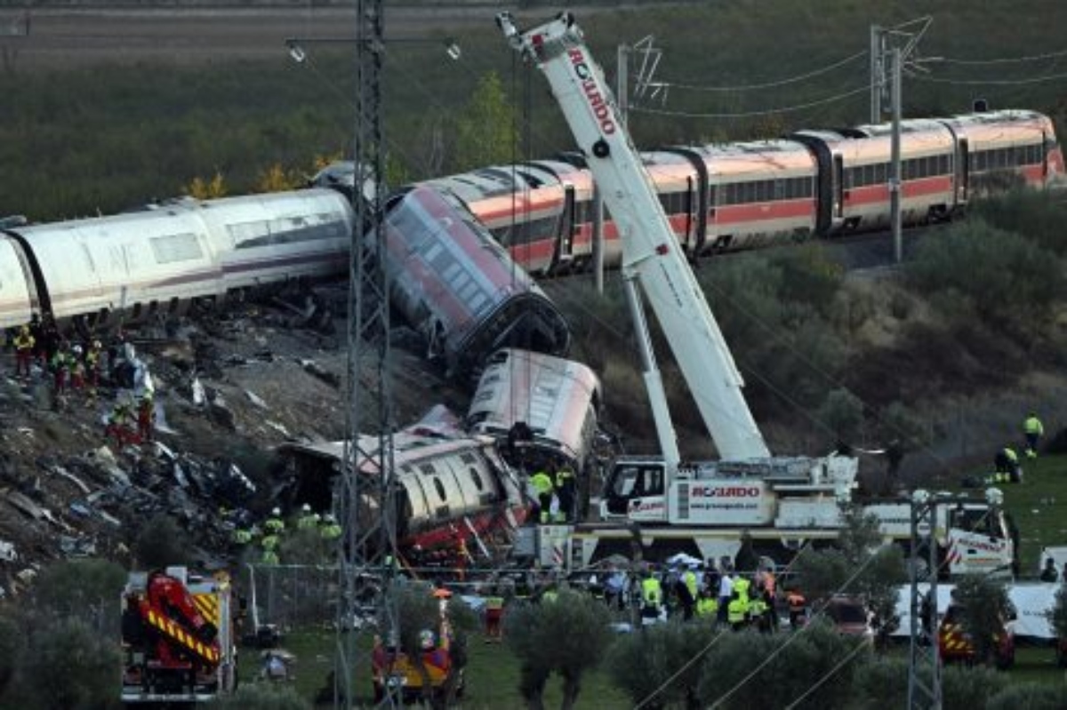 Σιδηροδρομικό δυστύχημα στην Ισπανία: Με 160 km/h κινούνταν το τρένο τη στιγμή της σύγκρουσης