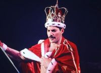 Freddie Mercury: Πουλήθηκε για 277.000 λίρες τετράδιο με στίχους τραγουδιών του