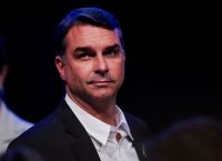 Βραζιλία: Ο Φλάβιο Μπολσονάρου αιφνιδιάζει με 47% – Οι αγορές βλέπουν πιθανή επιστροφή της δυναστείας
