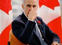 Μπορεί ο Κάρνεϊ να περιμένει να φύγει ο Τραμπ; Το μήνυμα στην Ουάσιγκτον και η στροφή στην Ευρώπη