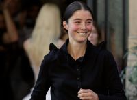 Julie Kegels: Η 27χρονη σχεδιάστρια που κατακτά τη μόδα