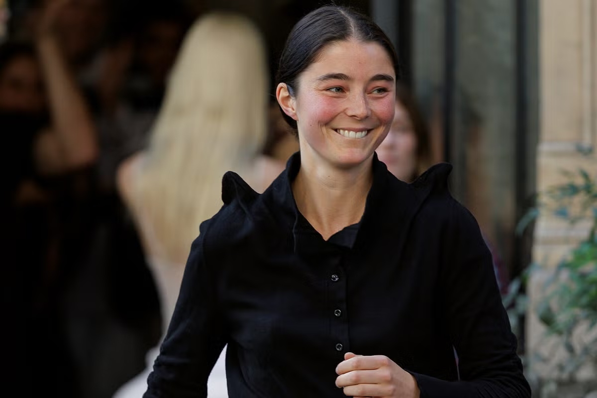 Julie Kegels: Η 27χρονη σχεδιάστρια που κατακτά τη μόδα