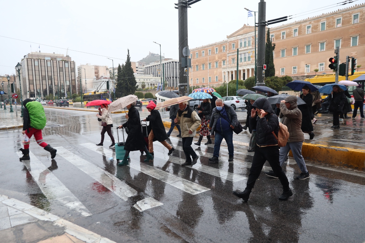 Αλλάζει ο καιρός: Βροχές, καταιγίδες και αισθητή πτώση της θερμοκρασίας – Πότε θα χτυπήσει την Αττική