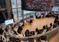 Γαλλική «βόμβα» στην Ευρωζώνη: Ομόλογα στο κόκκινο, τραπεζικό ξεπούλημα και βουτιά στο Χρηματιστήριο