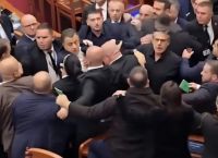 Αλβανία: Άγριο ξύλο στη Βουλή – Βουλευτές πιάστηκαν στα χέρια [vid]