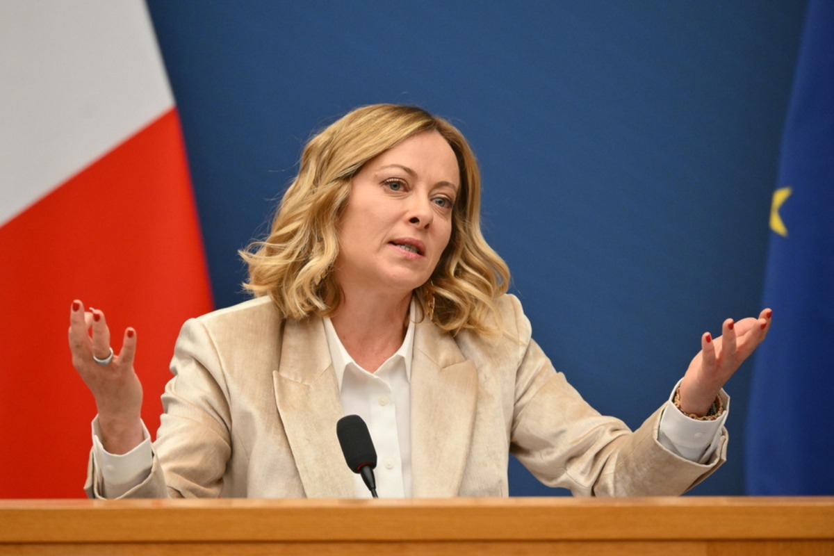 Δεν μετανιώνω για την εγγύτητά μου με τον Τραμπ, υπερασπιζόμουν το εθνικό μας συμφέρον, λέει η Μελόνι