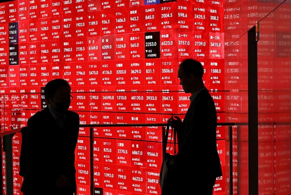 Global Stock Markets Plunge: China Slides, Oil Hits $112 and European Bond Markets Face Fresh Turmoil