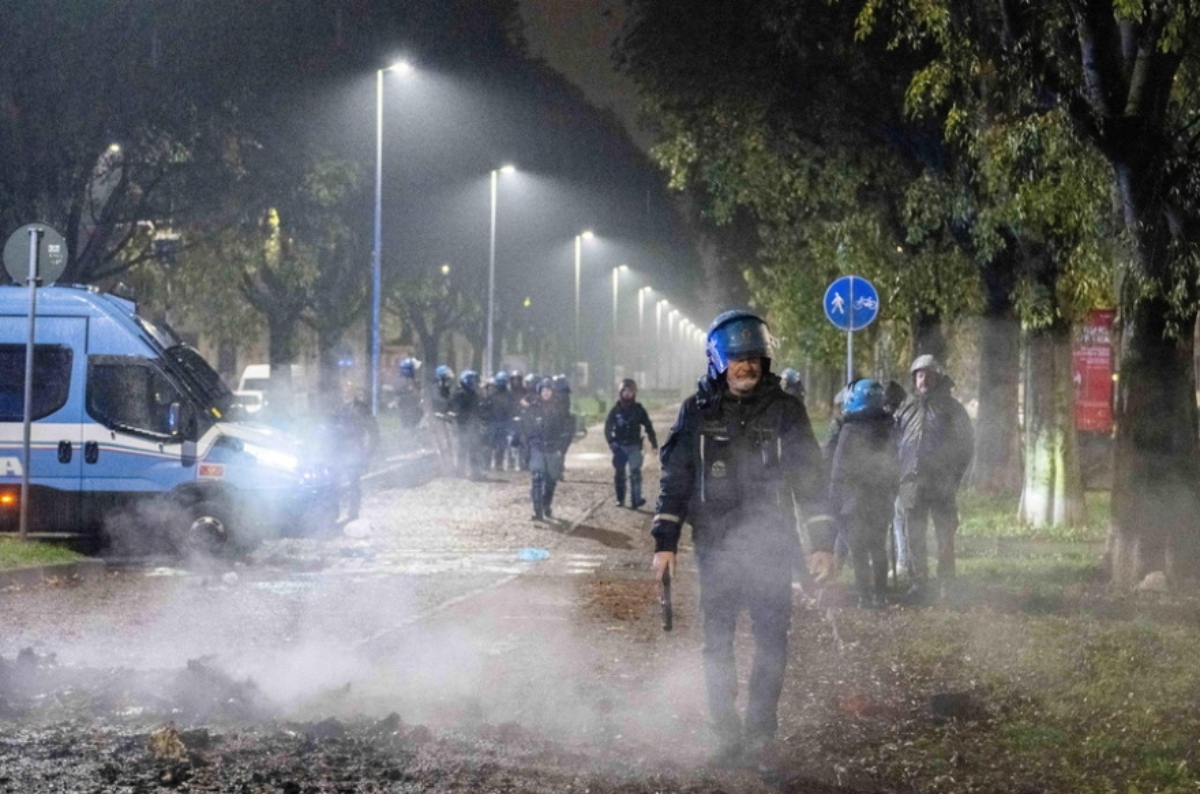 Νέα επεισόδια στο Μιλάνο – Κουκουλοφόροι έσπασαν βιτρίνες και λεηλάτησαν σούπερ μάρκετ
