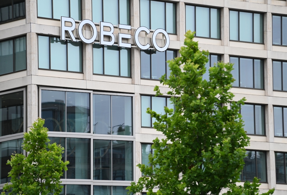 Robeco: «Οι εταιρείες που ρυπαίνουν περισσότερο μπορούν να είναι και οι ηγέτες της κλιματικής μετάβασης»