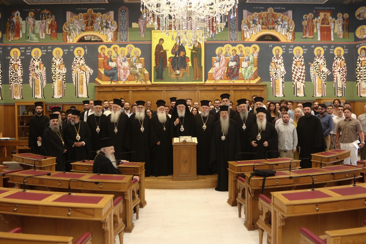 Ιερά Σύνοδος: “Φραγή” σε ιερείς και μοναχούς που φτιάχνουν “brand” σε TikTok και Instagram