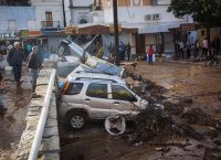 Κακοκαιρία στη Σύμη: Δρόμοι μετατράπηκαν σε ποτάμια