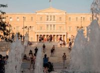 Ελλάδα: Εργαζόμενοι δύο ταχυτήτων – Η ακρίβεια «τρώει» τους μισθούς και η AI ανοίγει νέο χάσμα