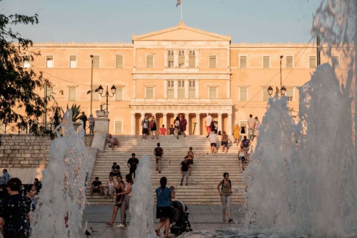 Ελλάδα: Εργαζόμενοι δύο ταχυτήτων – Η ακρίβεια «τρώει» τους μισθούς και η AI ανοίγει νέο χάσμα