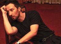 Saint Laurent: Τέλος εποχής για τον Anthony Vaccarello – Το «αντίο» μετά από 10 χρόνια