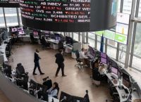 France’s Debt Crisis Shakes the Eurozone: Bond Yields Surge as Banks and Greek Stocks Tumble