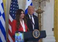 Η δήλωση Τραμπ για τις κατηγορίες εις βάρος της Γκίλφοϊλ – Έρευνα του Στέιτ Ντιπάρτμεντ για 100.000 δολάρια
