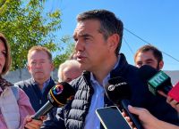 Τσίπρας από Θεσσαλία: «Γαλάζιες ακρίδες και επιδοτήσεις-μαϊμού»–Μετωπική επίθεση για ΟΠΕΚΕΠΕ και κτηνοτρόφους