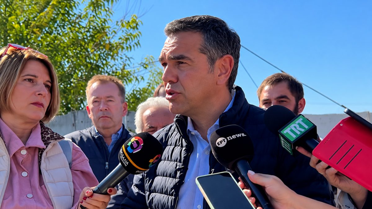 Τσίπρας από Θεσσαλία: «Γαλάζιες ακρίδες και επιδοτήσεις-μαϊμού»–Μετωπική επίθεση για ΟΠΕΚΕΠΕ και κτηνοτρόφους