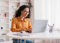 Ακριβαίνουν έως και 40% τα laptop το 2027 λόγω εκτόξευσης κόστους παραγωγής