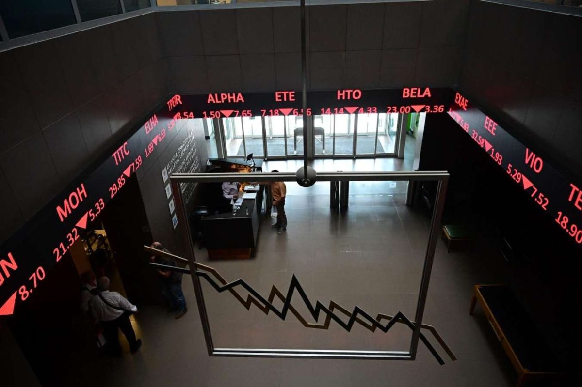 Χρηματιστήριο: Τραπεζικό «σφυροκόπημα» στην Αθήνα – Χάθηκαν 2,93% σε μία εβδομάδα, συναγερμός στα ομόλογα