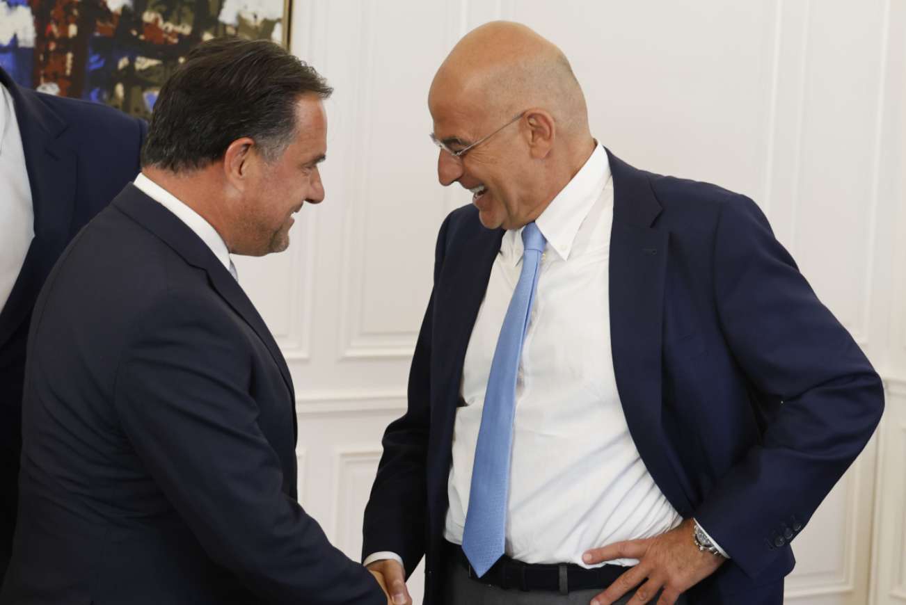 Άδωνις για Δένδια: «Μόνο καλά λόγια έχω πει» – Η αιχμή για τις απουσίες από τα γενέθλια της ΝΔ