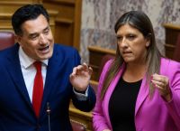 Άδωνις κατά Ζωής για Τέμπη: «Βρωμερό σας στόμα» — Αντεπίθεση για πυρόσφαιρα και γερανούς
