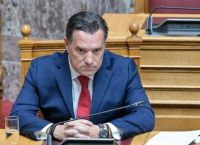 Άδωνις: «Λατρεύουν το χάος» — Οργισμένη απάντηση στην ευχή «άντε και στα δικά μας» για το Παρίσι