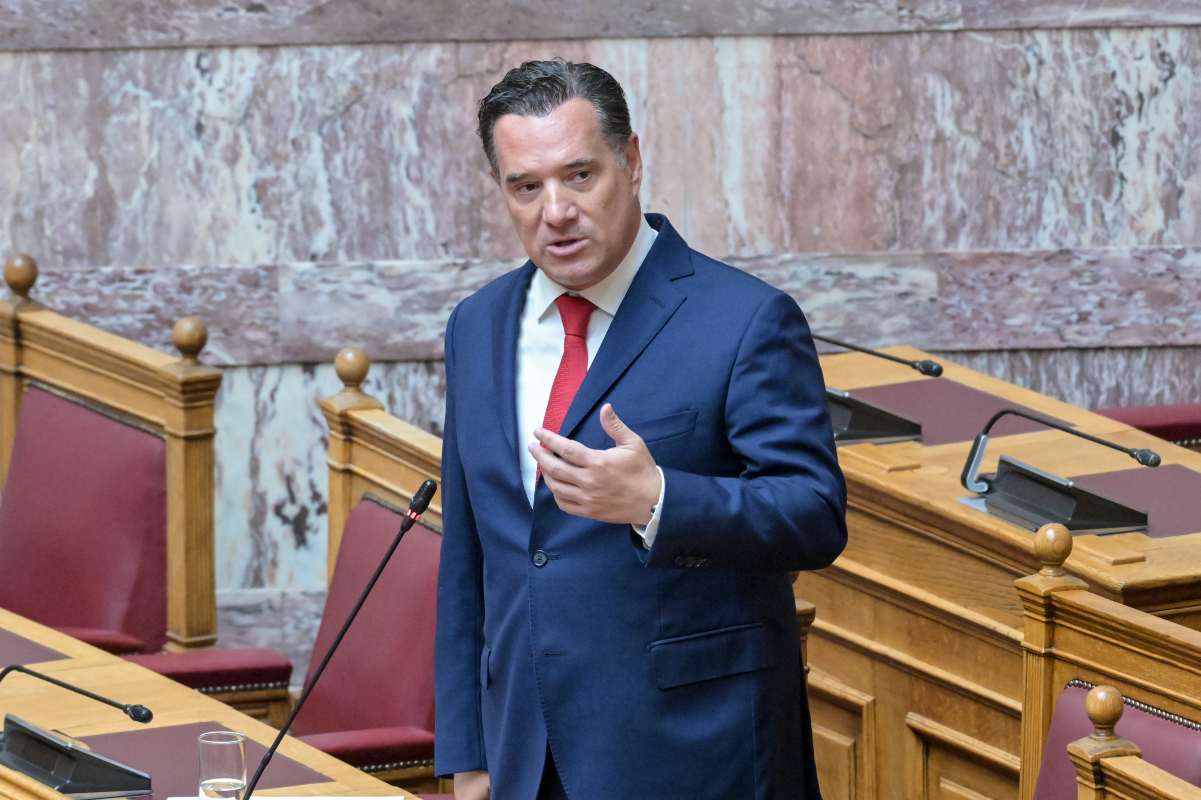 Άδωνις στη Βουλή: «Δεν είμαι και ο Μέγας Αλέξανδρος»–Η σκληρή απάντηση για MedWatch και ελέγχους στην Υγεία