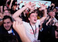 Reuters για Σερβία: Ο Βούτσιτς φεύγει, οι δυσκολίες μένουν – Θα καταφέρει να κυβερνήσει η «Φοιτητική Λίστα»;