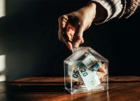 Οι Ευρωπαίοι αποταμιεύουν λιγότερο – Στο 14,2% το ποσοστό αποταμίευσης, τα κέρδη των επιχειρήσεων ανεβαίνουν