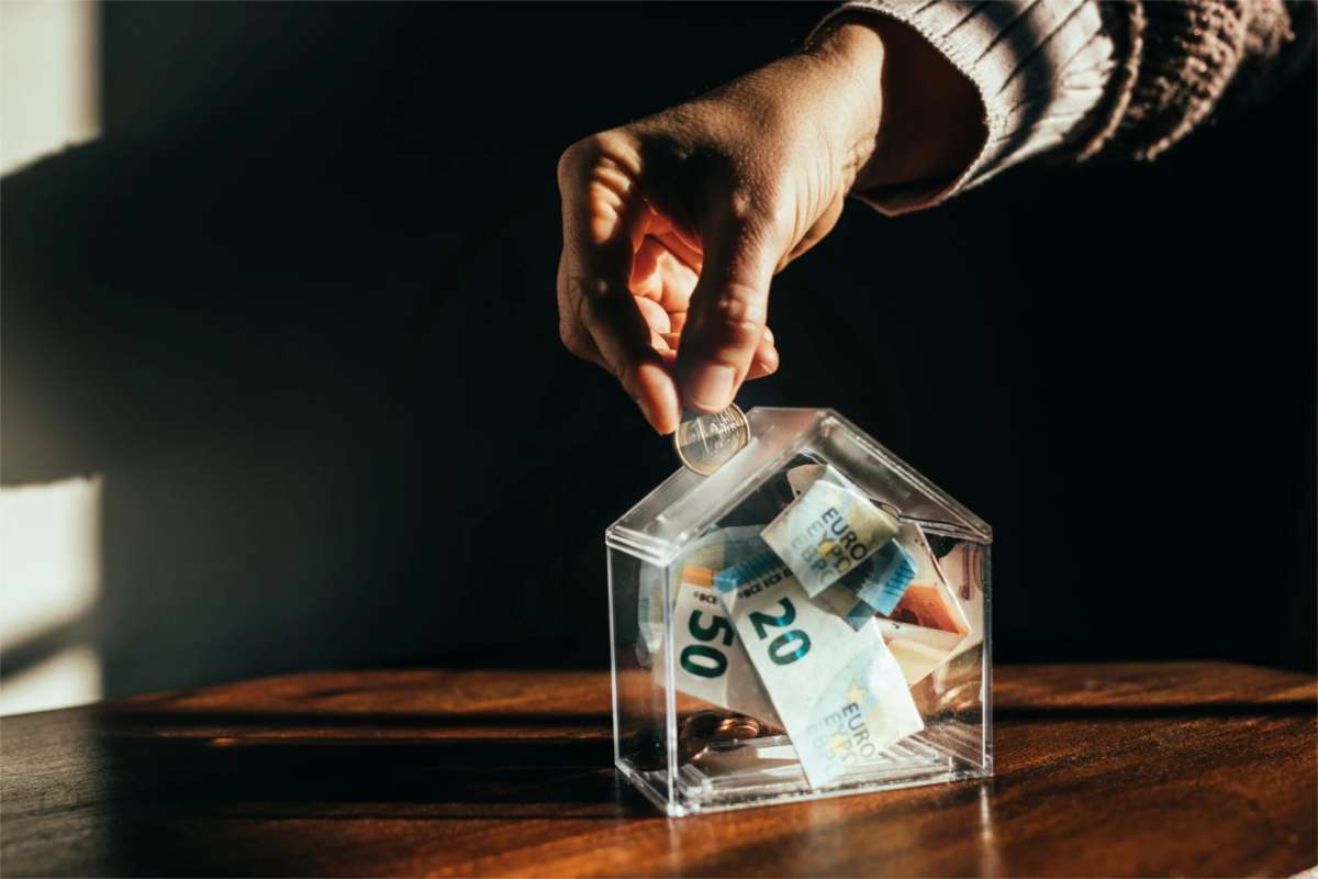 Οι Ευρωπαίοι αποταμιεύουν λιγότερο – Στο 14,2% το ποσοστό αποταμίευσης, τα κέρδη των επιχειρήσεων ανεβαίνουν
