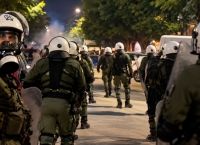 Θεσσαλονίκη: Επίθεση κουκουλοφόρων στα ΜΑΤ – 6 προσαγωγές [vid]