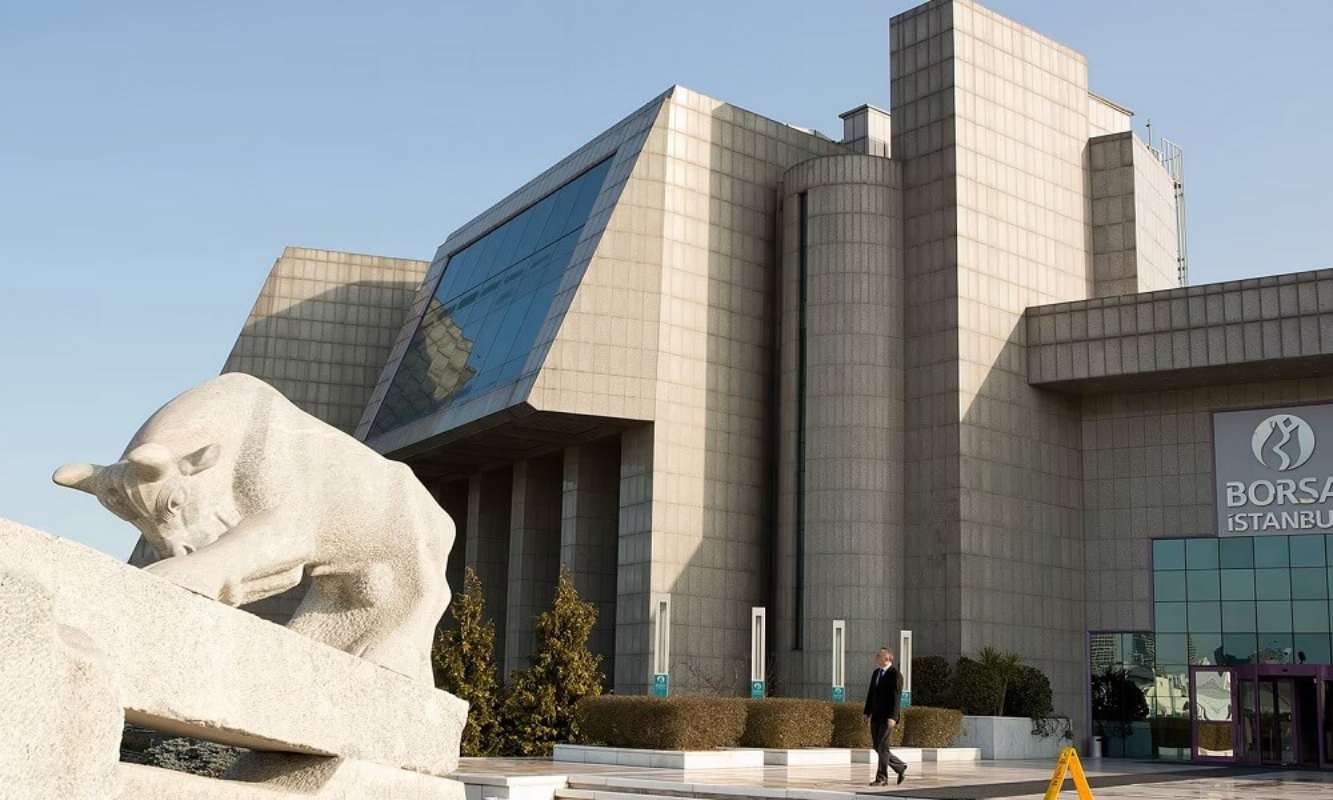 Σεισμός στην Τουρκία: Κραχ 95%, ύποπτα δισεκατομμύρια και «γροθιές» στο σκάνδαλο Tera–Σκιές πάνω από Ερντογάν