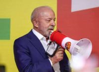 Βραζιλία: Ο Φλάβιο Μπολσονάρου περνά πρώτος στον β΄ γύρο – 47% έναντι 45,1% του Λούλα
