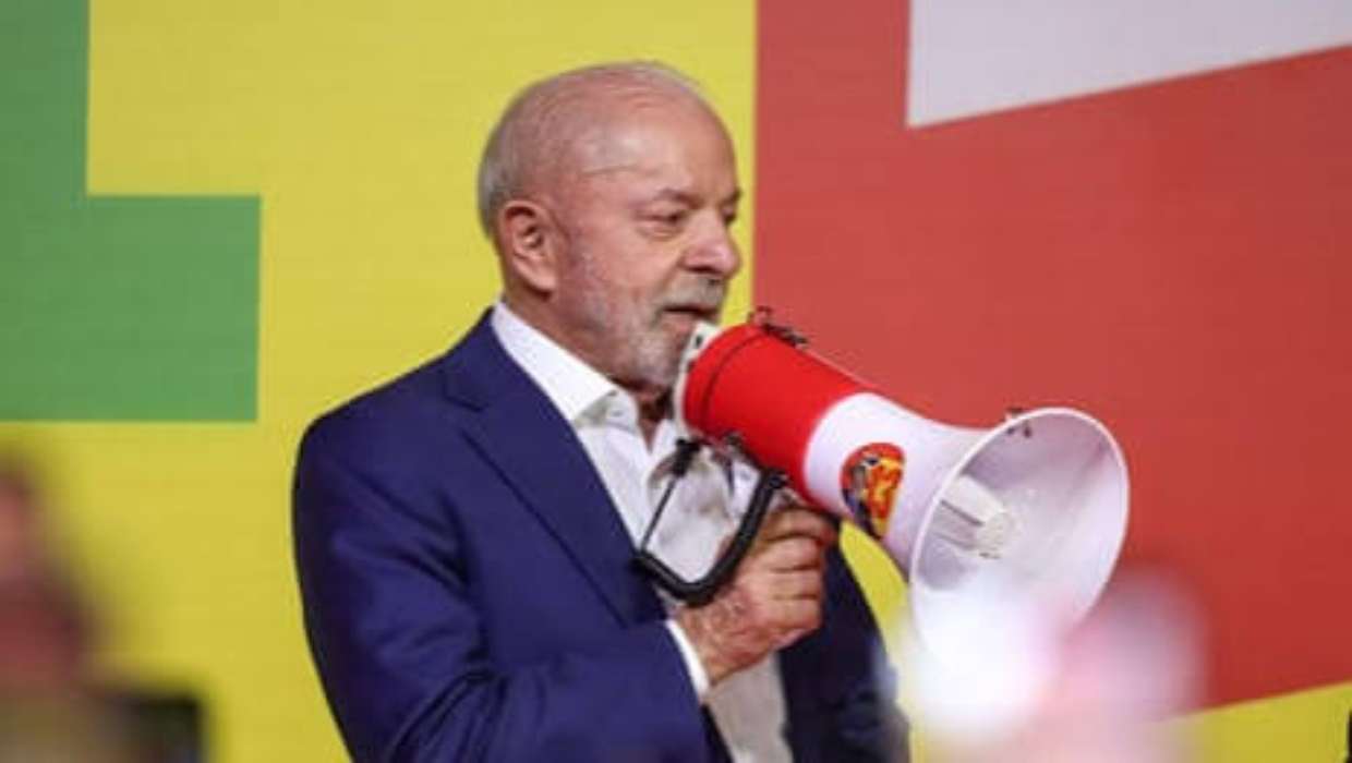 Βραζιλία: Ο Φλάβιο Μπολσονάρου περνά πρώτος στον β΄ γύρο – 47% έναντι 45,1% του Λούλα