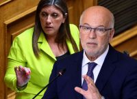 Κωνσταντοπούλου κατά Φλωρίδη για τα «μπάζα»: «Παραιτηθείτε» – Στο επίκεντρο ο Τριαντόπουλος