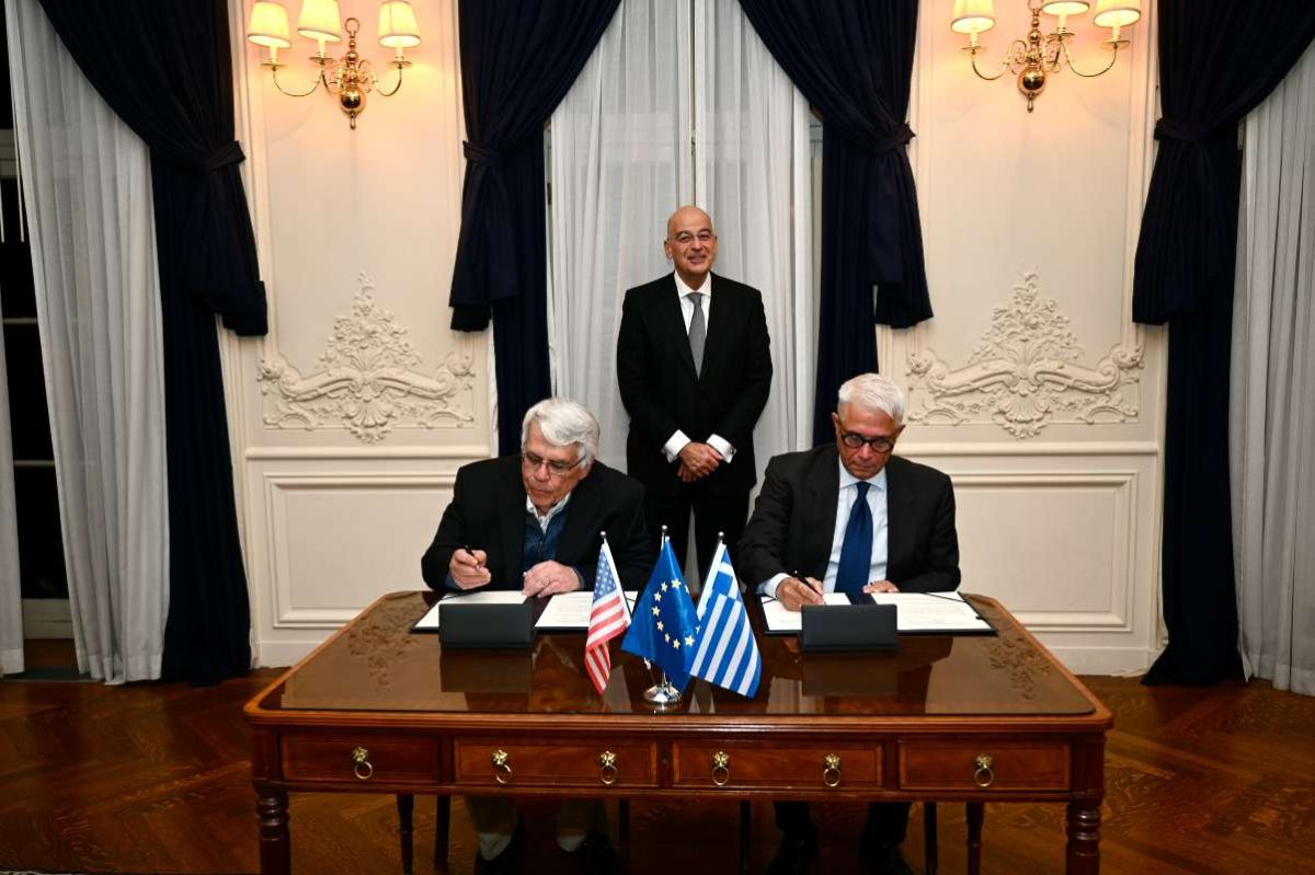 Δένδιας: Γέφυρα με το MIT για αυτόνομα θαλάσσια οχήματα — Τεχνογνωσία και υποδομές στην Ελλάδα