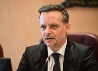 Ο Δούκας «πυροβολεί» Μπακογιάννη για Γκράβα: «Όσοι γελούσαν με το δάνειο των 75 εκατ. να ζητήσουν συγγνώμη»
