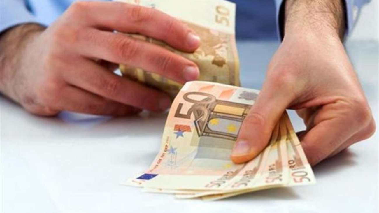 ΝΕΟ ΕΠΙΔΟΜΑ: 100 ευρώ τον μήνα από το 2027 – Ποιοι θα βάζουν 1.200 ευρώ τον χρόνο στην τσέπη!