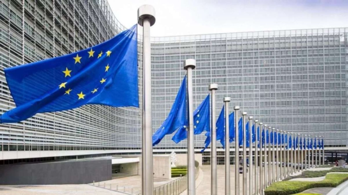 ΕΕ των 35 με “χειρόφρενο”: 15 χρόνια επιτήρηση στα νέα μέλη και περιορισμός του βέτο