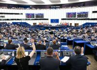 Η Ευρώπη σκληραίνει στο μεταναστευτικό: Νέοι κανόνες επιστροφών και σχέδιο για μαζικές αφίξεις