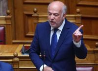Φλωρίδης: «Σημαία του ΣΥΡΙΖΑ να κρατούσα;» — Η απάντηση για τη ΝΔ και το μήνυμα για τα στημένα