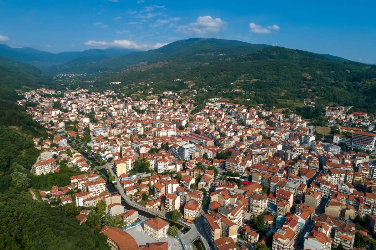 10.000 ευρώ για να μετακομίσεις στην περιφέρεια: Άνοιξαν οι αιτήσεις – Οι 10 περιοχές και οι όροι